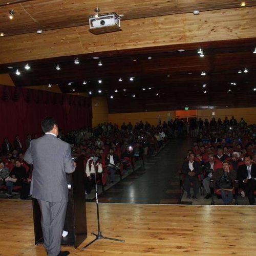Vladimir Cerrón presenta libro sobre descentralización